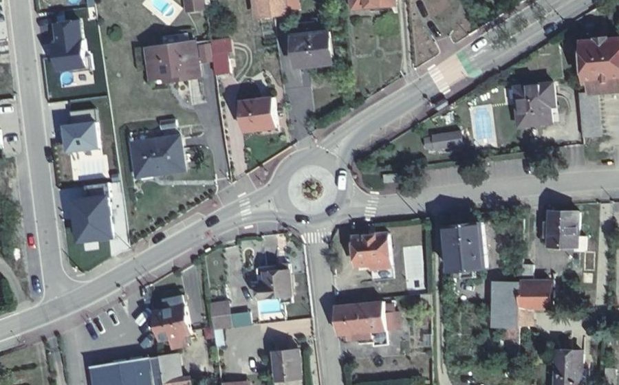 Vue aérienne du Rond-point anonyme n°45197303