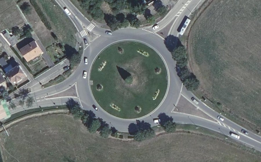 Vue aérienne du Rond-point anonyme n°45197317
