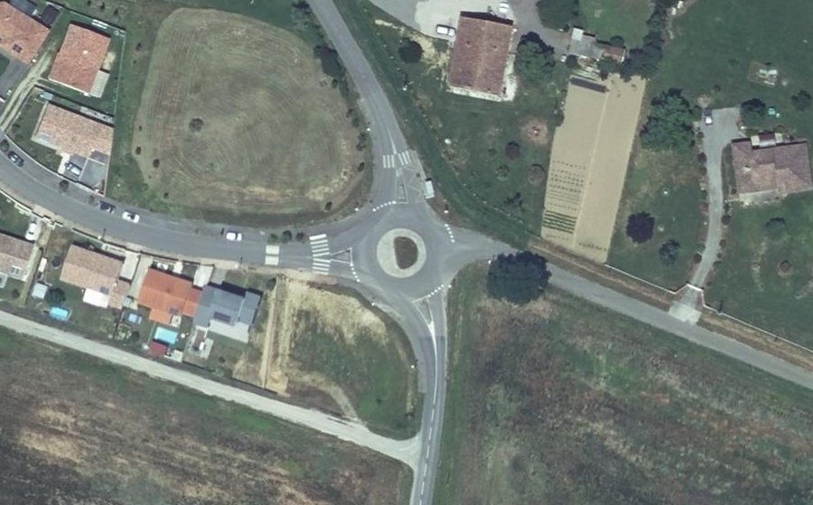 Vue aérienne du Rond-point anonyme n°452019767