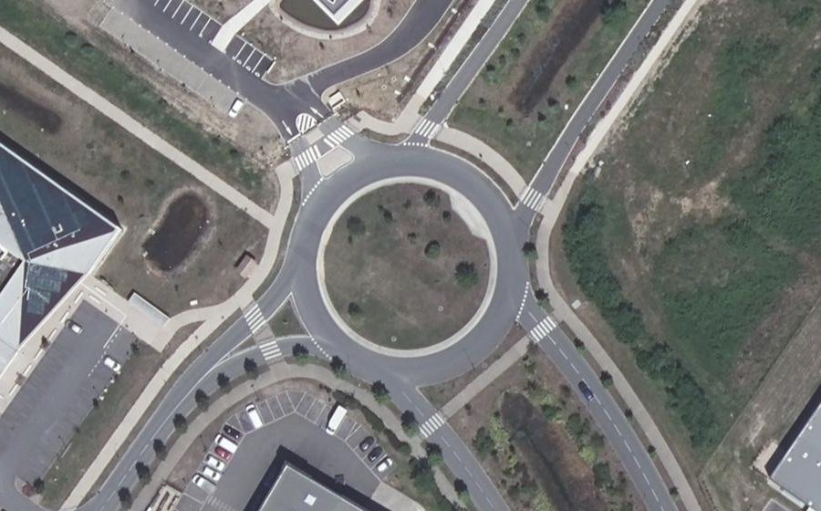 Vue aérienne du Rond-point anonyme n°452239429