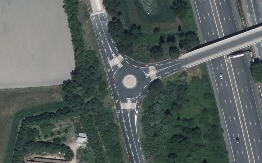 Vue aérienne du Rond-point anonyme n°452256235