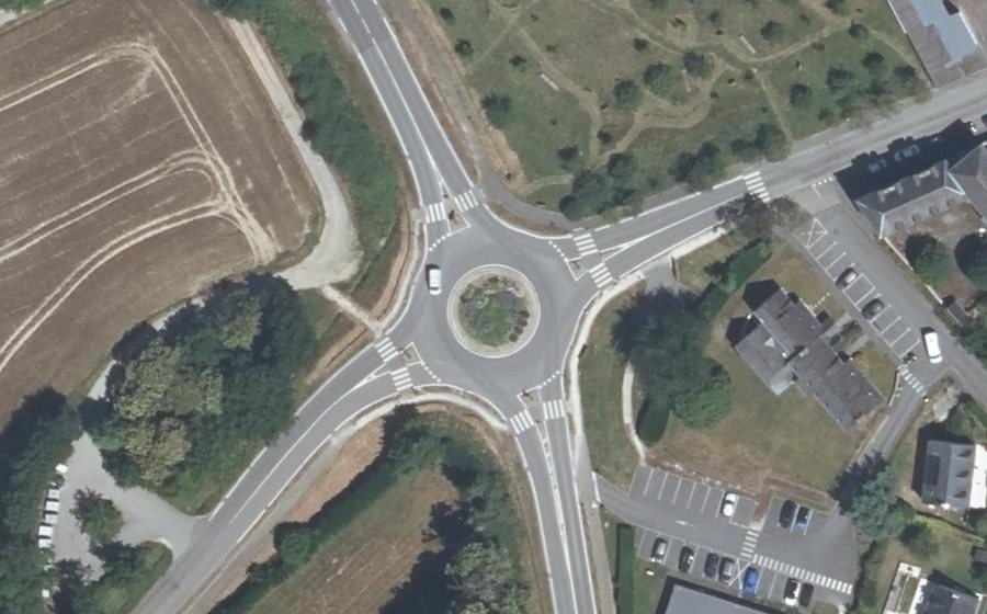 Vue aérienne du Rond-point anonyme n°452261536