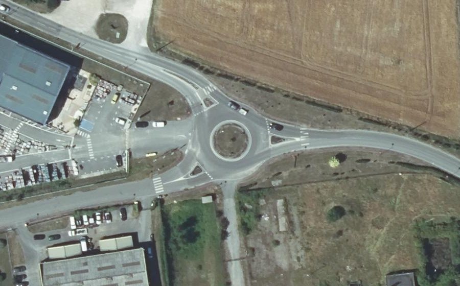 Vue aérienne du Rond-point anonyme n°452269509