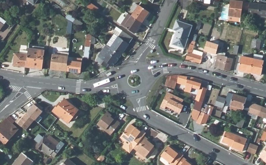 Vue aérienne du Rond-point anonyme n°45234463