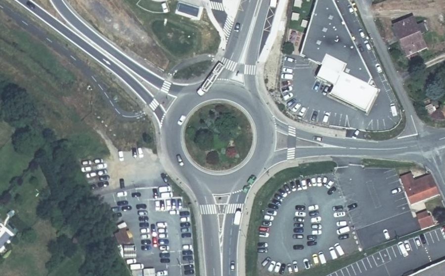 Vue aérienne du Rond-point anonyme n°45241610