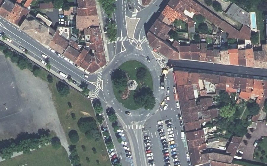 Vue aérienne du Rond-point anonyme n°45241612