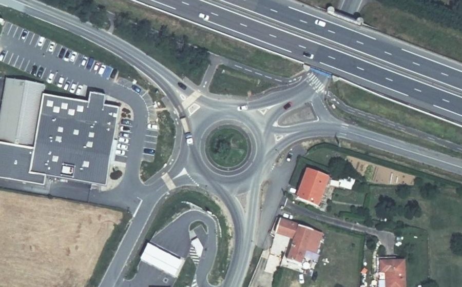 Vue aérienne du Rond-point anonyme n°45242042