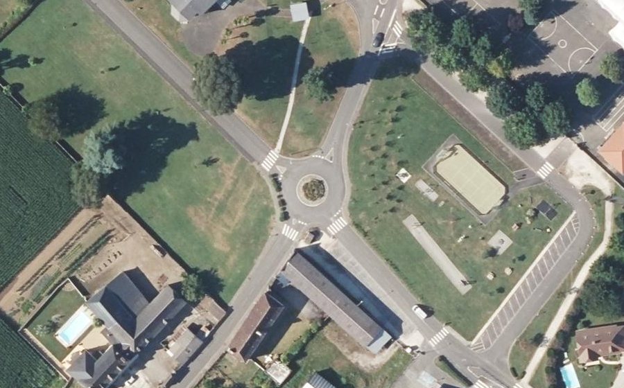 Vue aérienne du Rond-point anonyme n°45244076