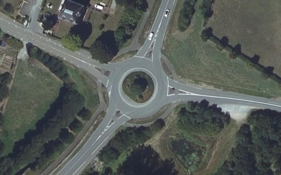 Vue aérienne du Rond-point anonyme n°45244532
