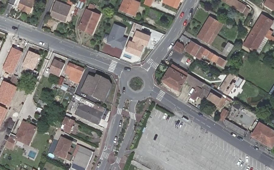 Vue aérienne du Rond-point anonyme n°45246120