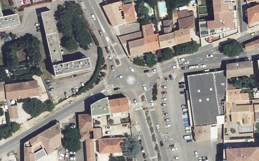 Vue aérienne du Rond-point anonyme n°452615703