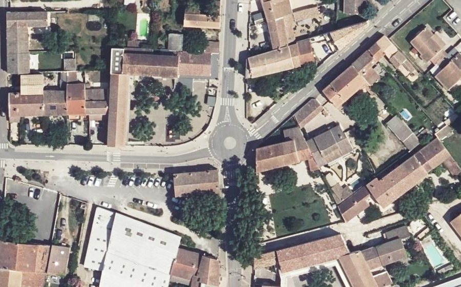 Vue aérienne du Rond-point anonyme n°452616070