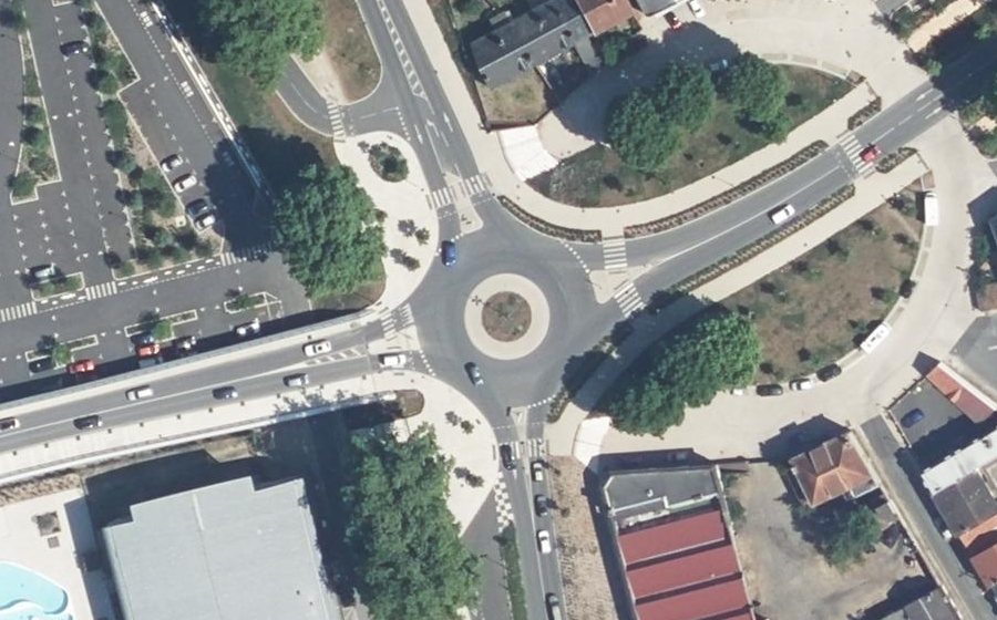 Vue aérienne du Rond-point anonyme n°45269851
