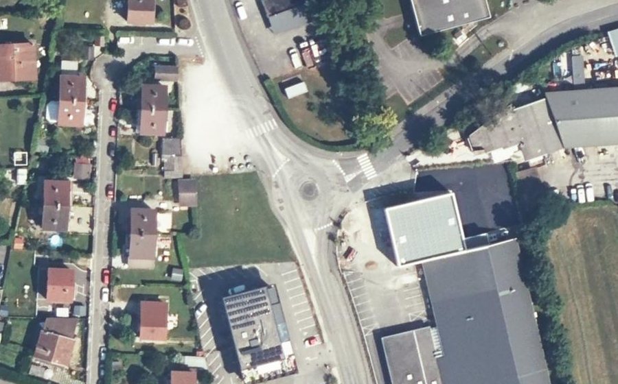 Vue aérienne du Rond-point anonyme n°452710356