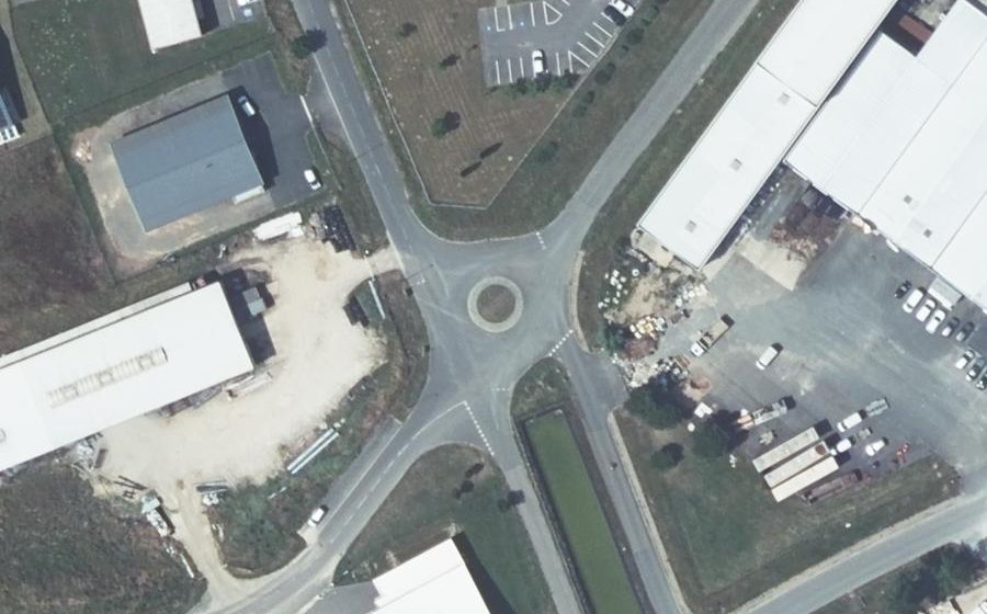 Vue aérienne du Rond-point anonyme n°452714786