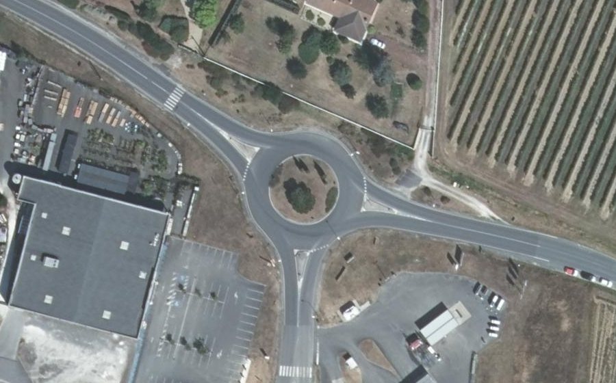 Vue aérienne du Rond-point anonyme n°45274400