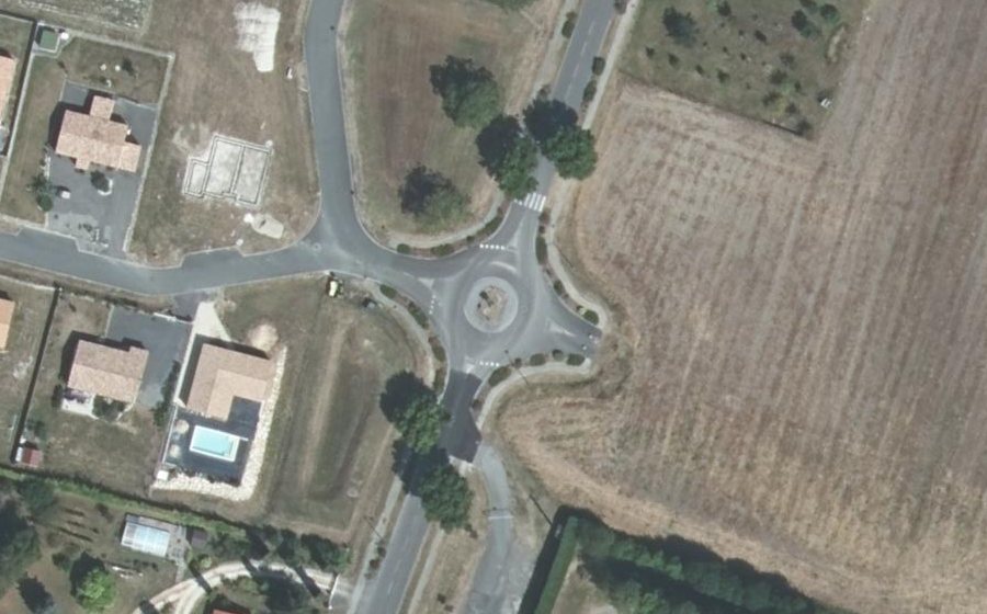 Vue aérienne du Rond-point anonyme n°45277947