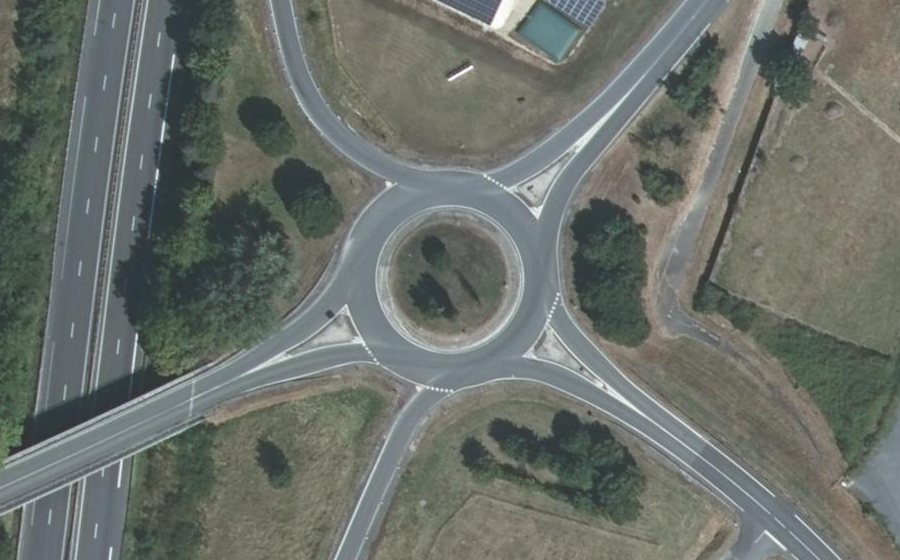 Vue aérienne du Rond-point anonyme n°45277962