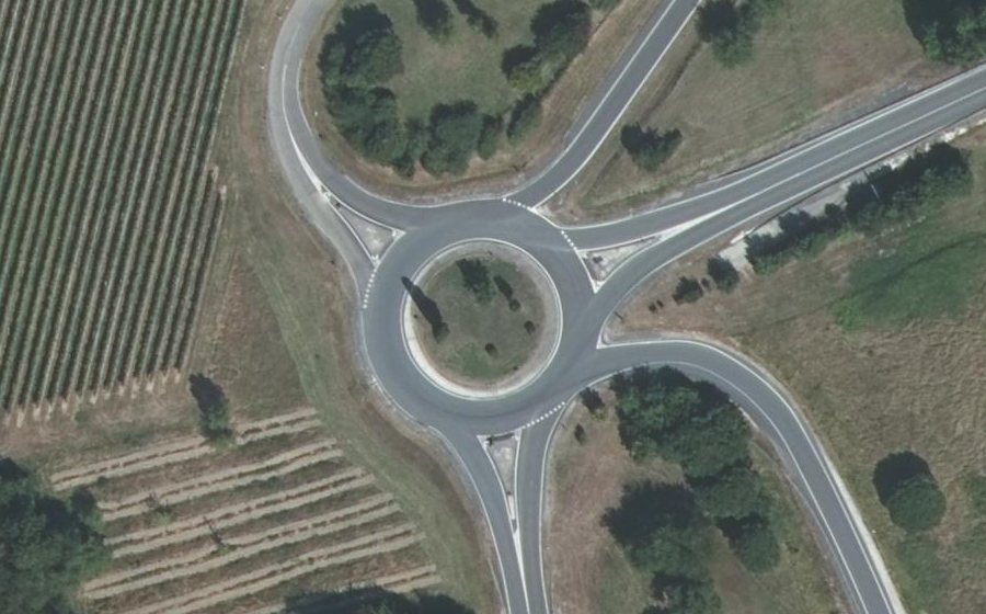 Vue aérienne du Rond-point anonyme n°45277964