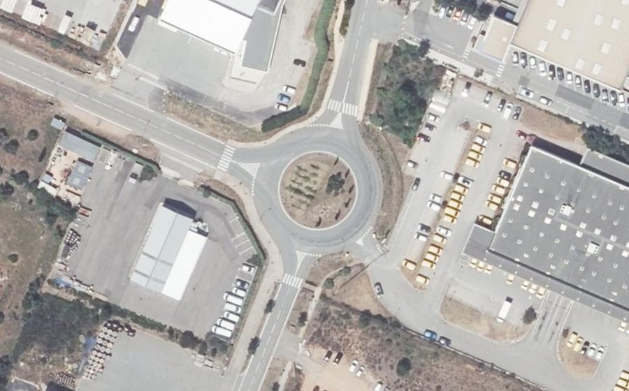 Vue aérienne du Rond-point anonyme n°452829050