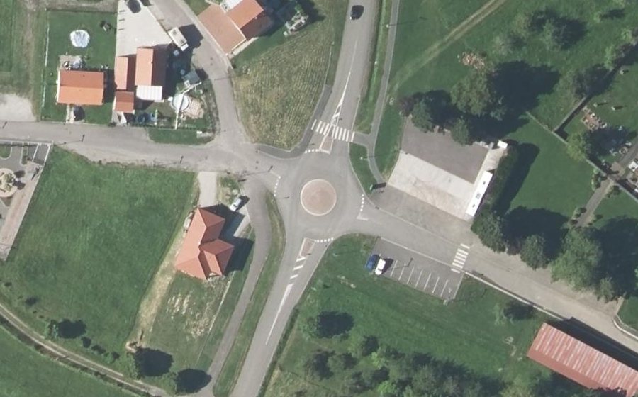 Vue aérienne du Rond-point anonyme n°452857321