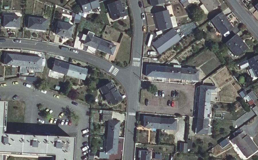 Vue aérienne du Rond-point anonyme n°452872874