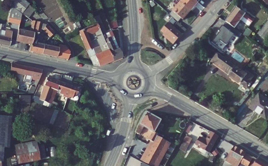 Vue aérienne du Rond-point anonyme n°452936283