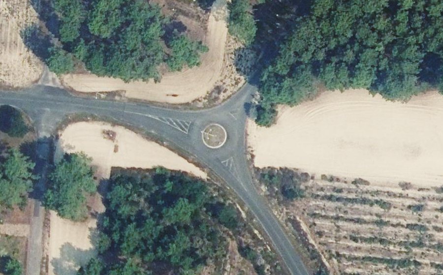 Vue aérienne du Rond-point anonyme n°453020520