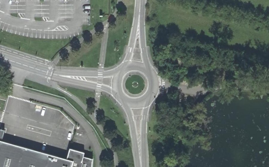 Vue aérienne du Rond-point anonyme n°45312329