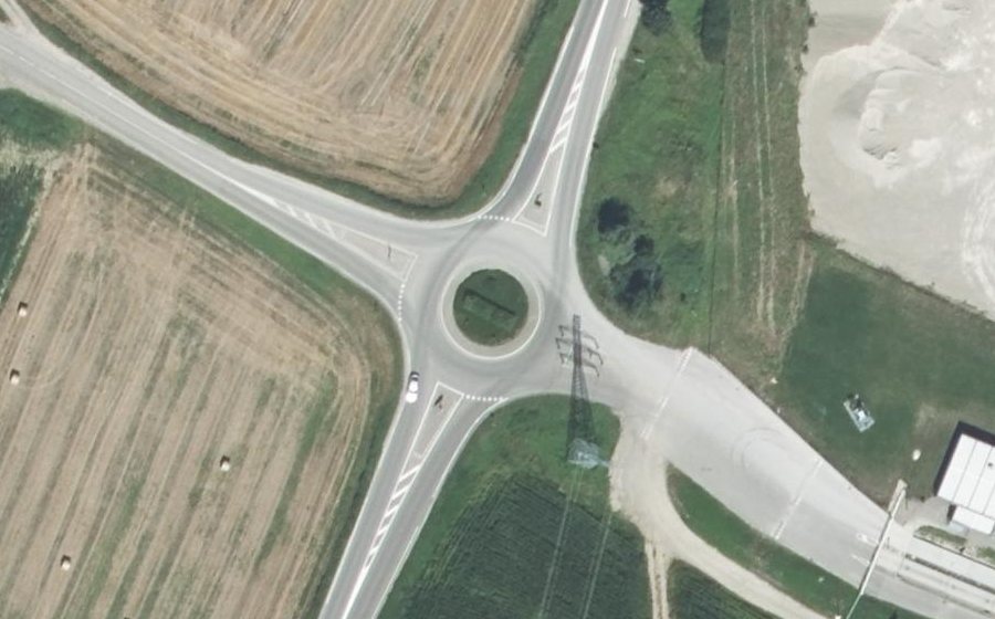 Vue aérienne du Rond-point anonyme n°45312656