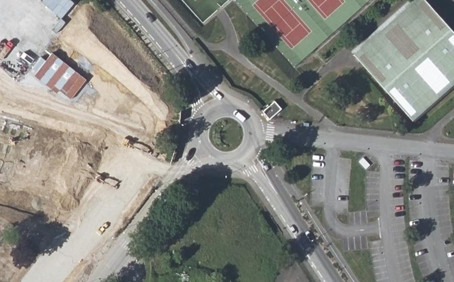 Vue aérienne du Rond-point anonyme n°45322037