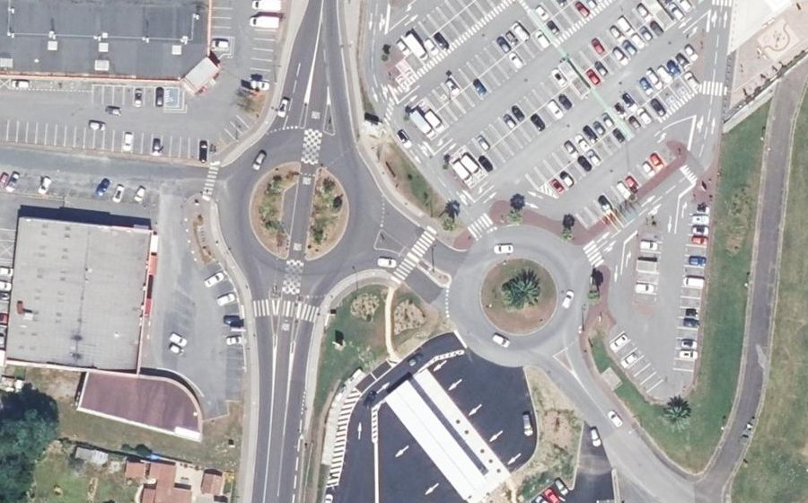 Vue aérienne du Rond-point anonyme n°45322114