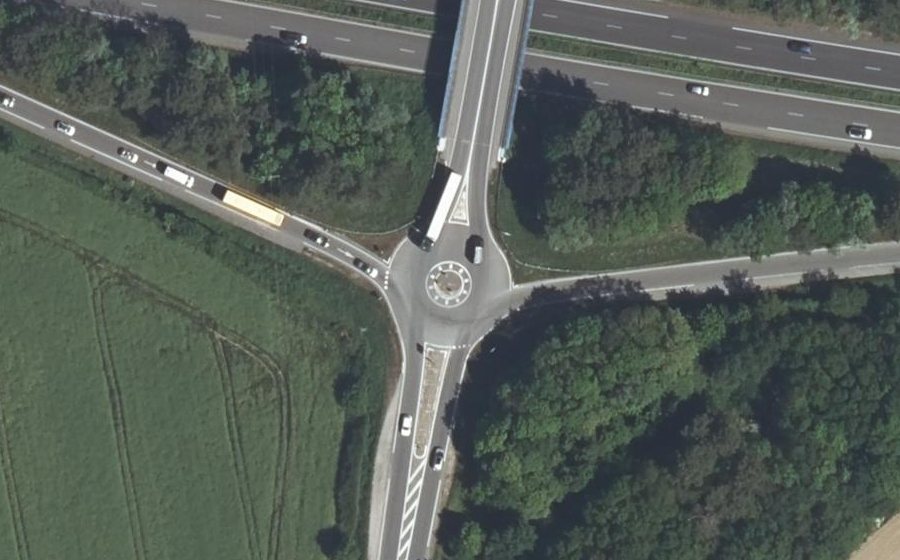 Vue aérienne du Rond-point anonyme n°453271628