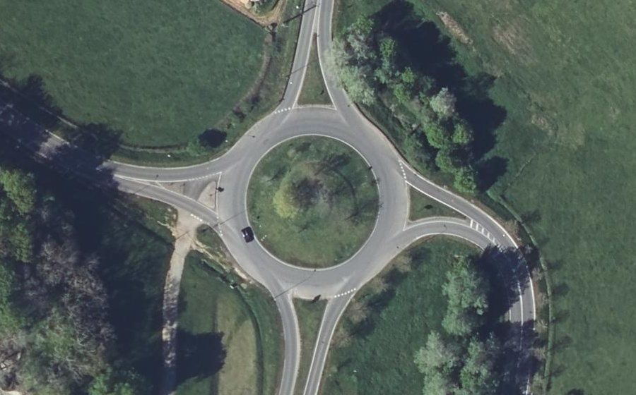 Vue aérienne du Rond-point anonyme n°4533948