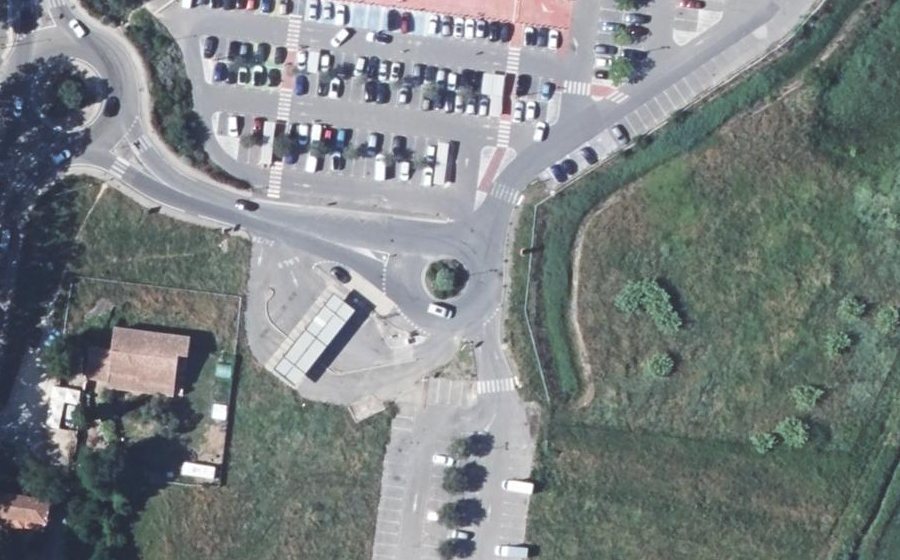Vue aérienne du Rond-point anonyme n°45340072