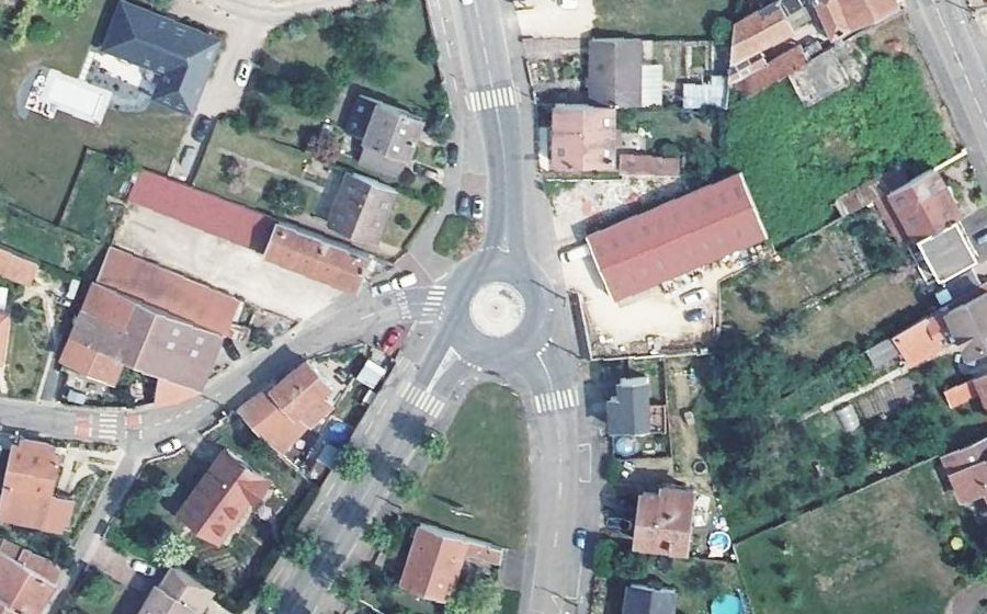 Vue aérienne du Rond-point anonyme n°453591214
