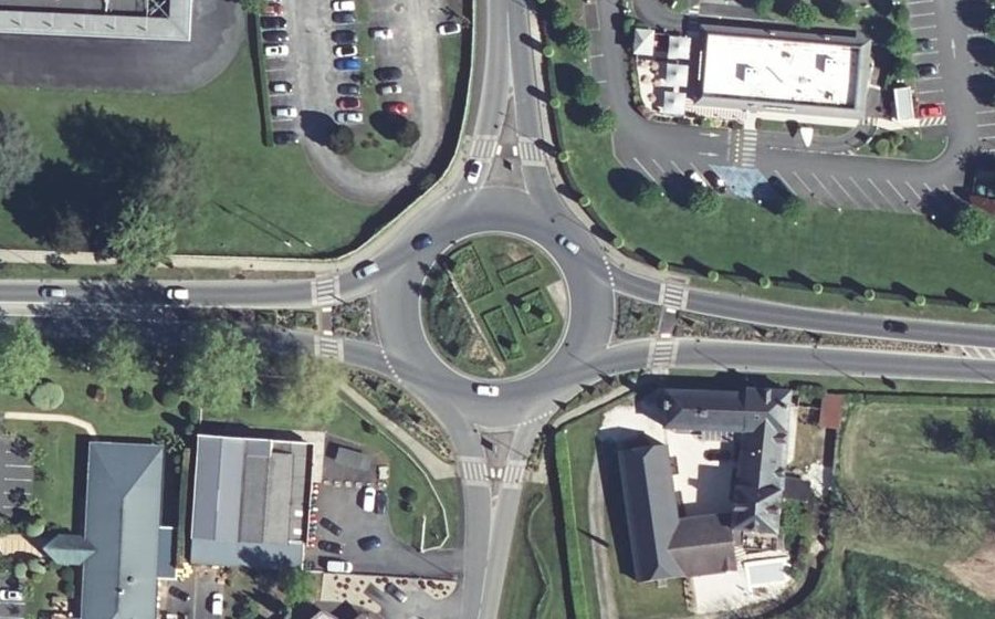 Vue aérienne du Rond-point anonyme n°4536770