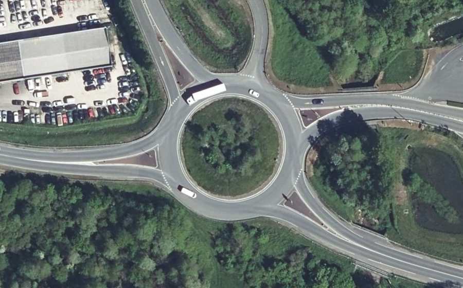 Vue aérienne du Rond-point anonyme n°4536773