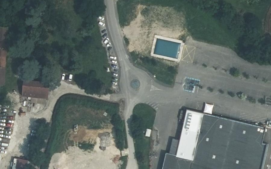 Vue aérienne du Rond-point anonyme n°453802718
