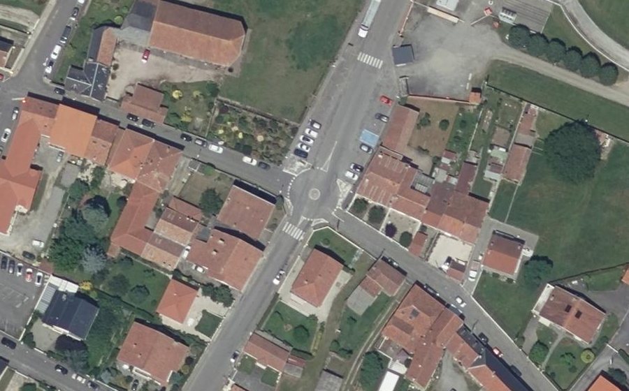 Vue aérienne du Rond-point anonyme n°45388537