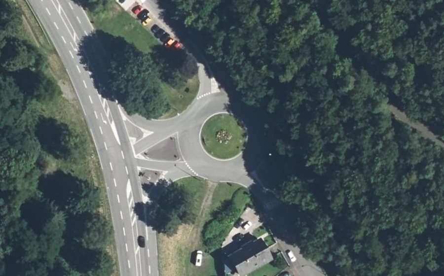 Vue aérienne du Rond-point anonyme n°45391691