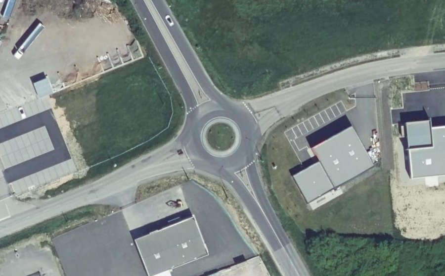 Vue aérienne du Rond-point anonyme n°45391882