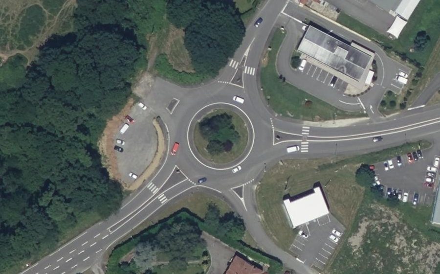Vue aérienne du Rond-point anonyme n°45391978
