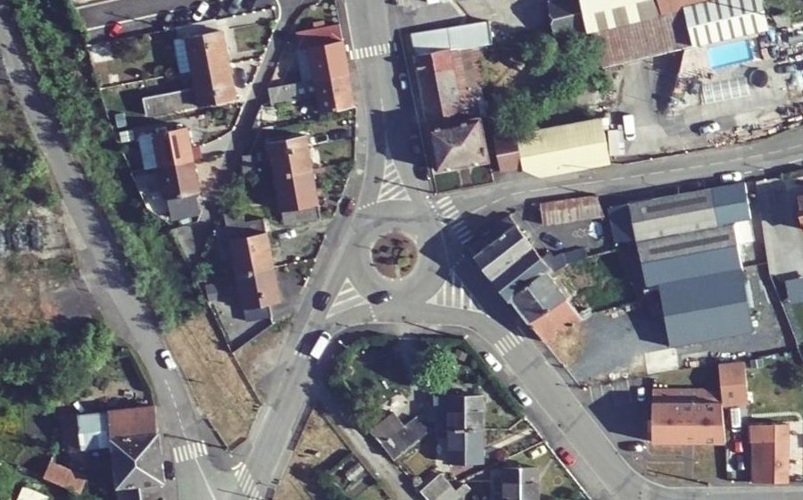 Vue aérienne du Rond-point anonyme n°45393636