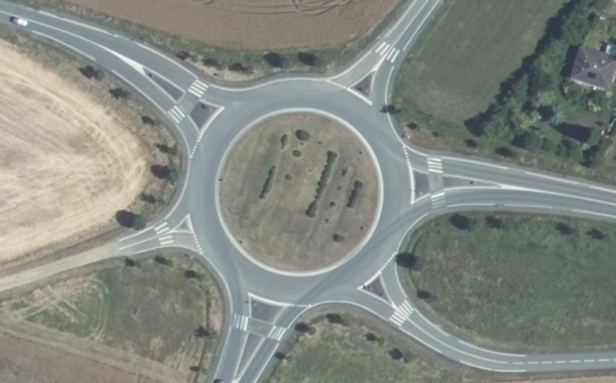 Vue aérienne du Rond-point anonyme n°45394187