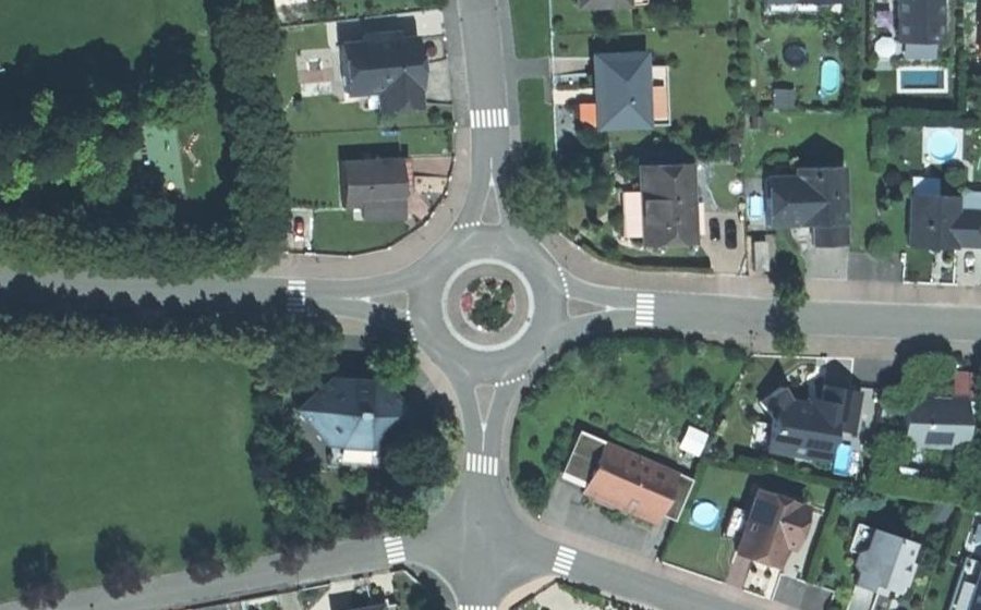 Vue aérienne du Rond-point anonyme n°454047323