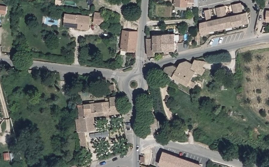 Vue aérienne du Rond-point anonyme n°45405961