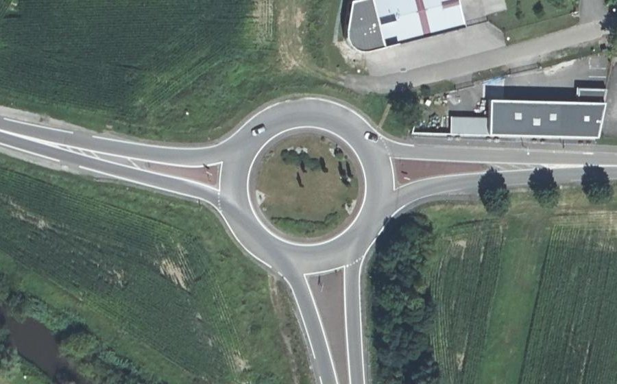 Vue aérienne du Rond-point anonyme n°454069919