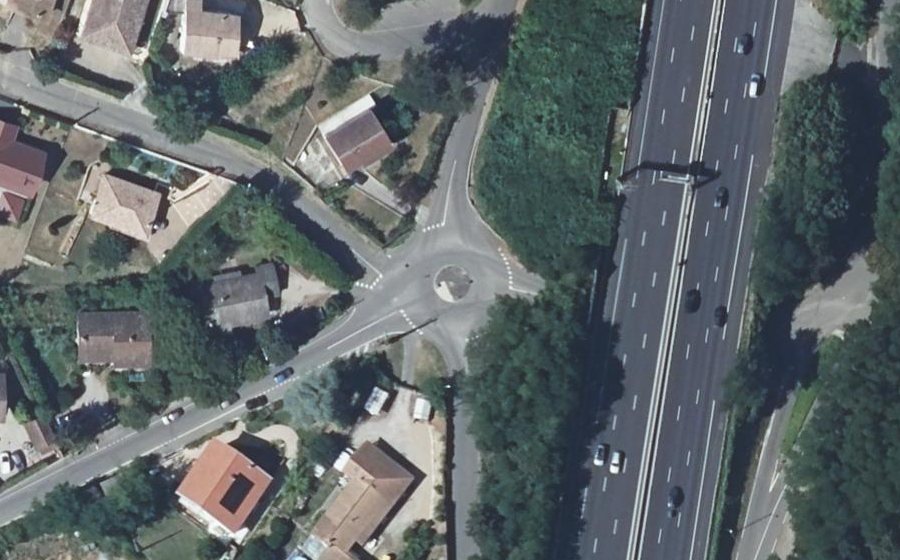 Vue aérienne du Rond-point anonyme n°45415764