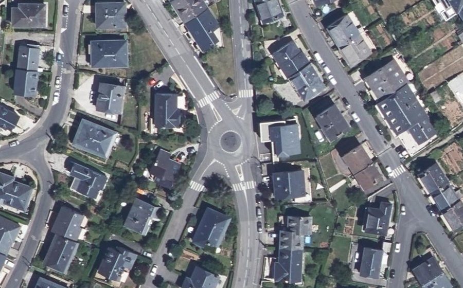 Vue aérienne du Rond-point anonyme n°45425384